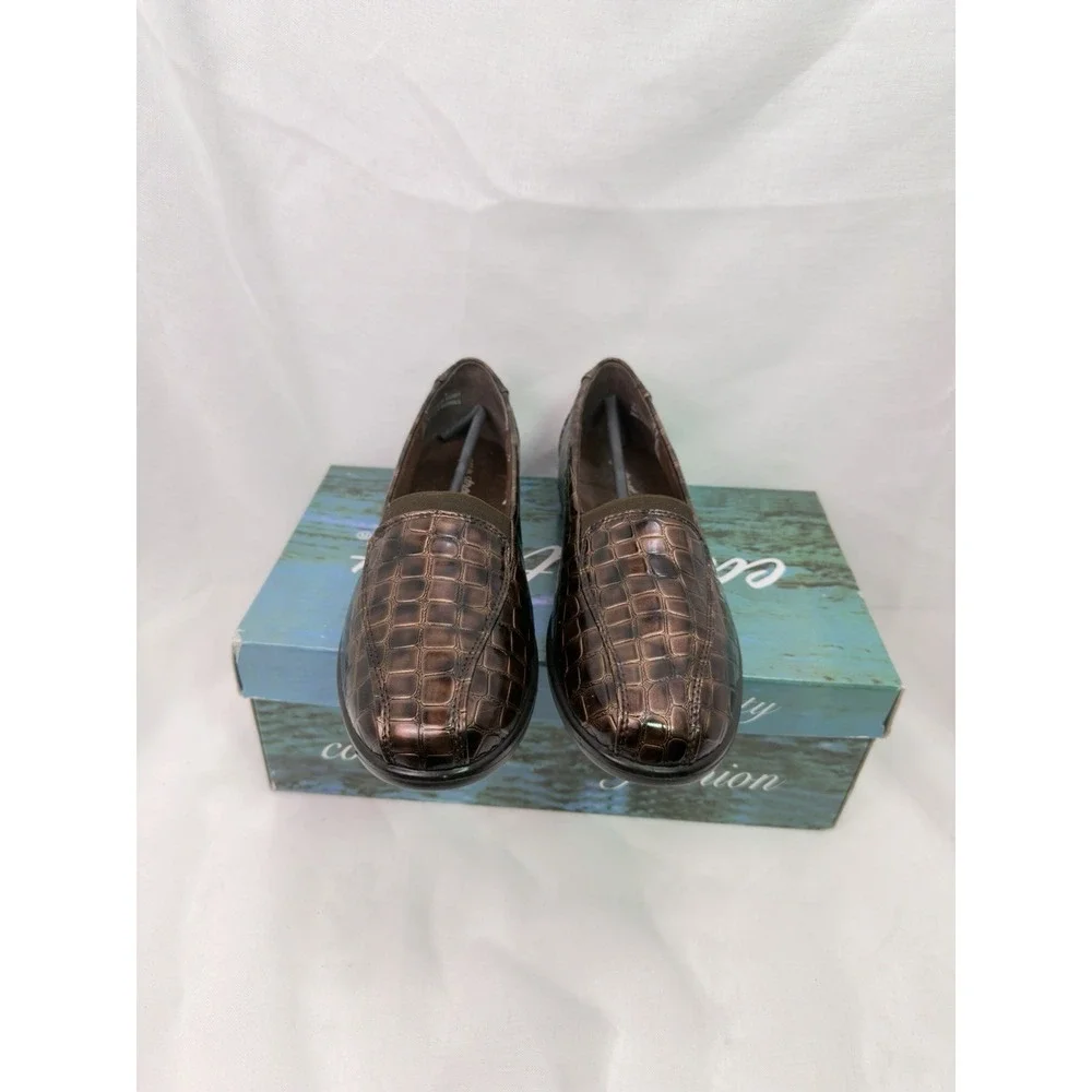 Easy Street Gage Womens 7M Copper Croc Comfort Loafers New In Box Metallic DS